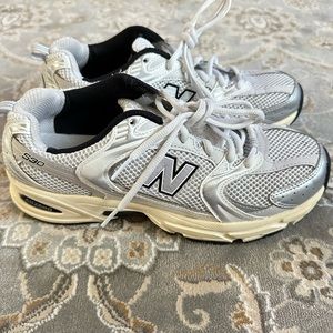 New Balance 530 Unisex Size 7.5 D (9 Women)
